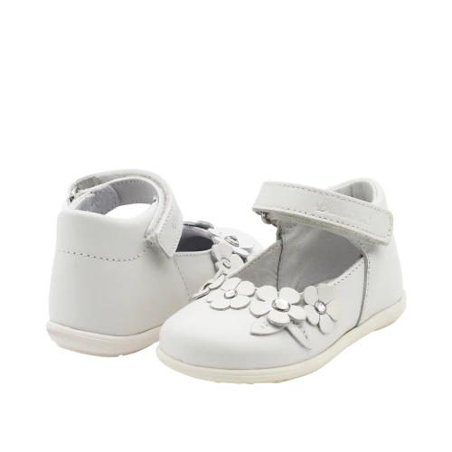 Sneakers bianca con fiori 2