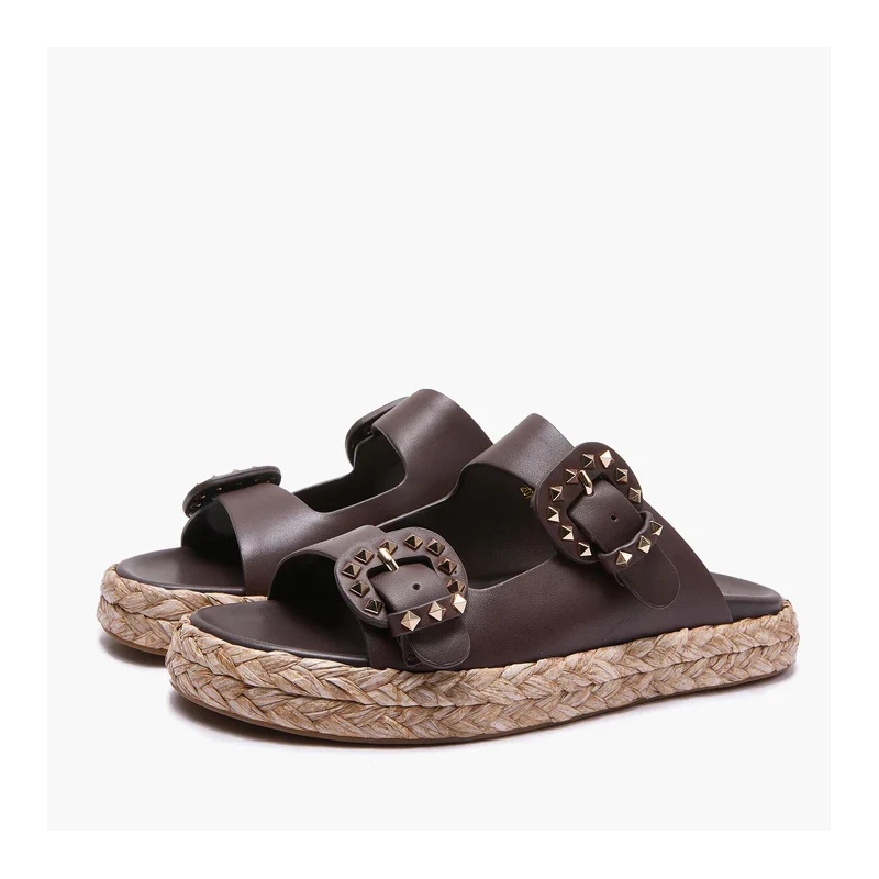 EMANUELLE VEE - Ciabatte marroni con 2 fibbie borchiate -