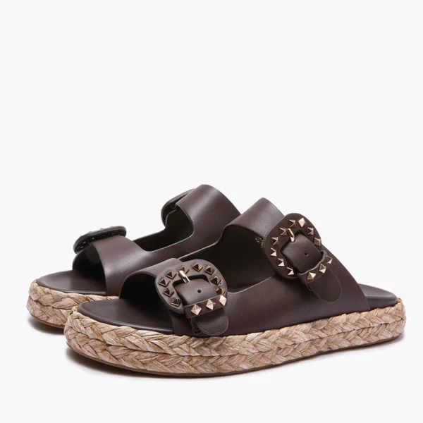 EMANUELLE VEE - Ciabatte marroni con 2 fibbie borchiate -