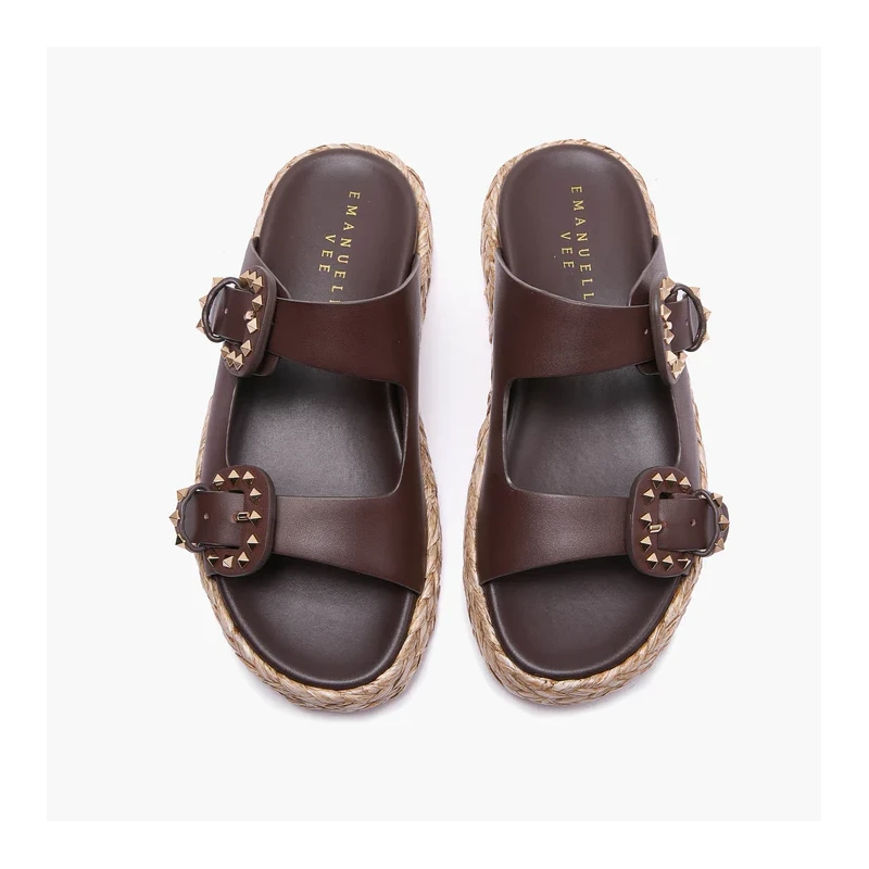 EMANUELLE VEE - Ciabatte marroni con 2 fibbie borchiate -