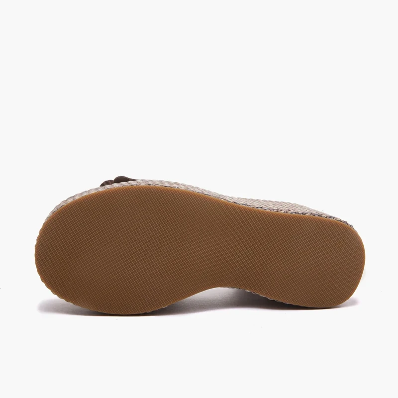 EMANUELLE VEE - Sandalo marrone con zeppa in raffia -