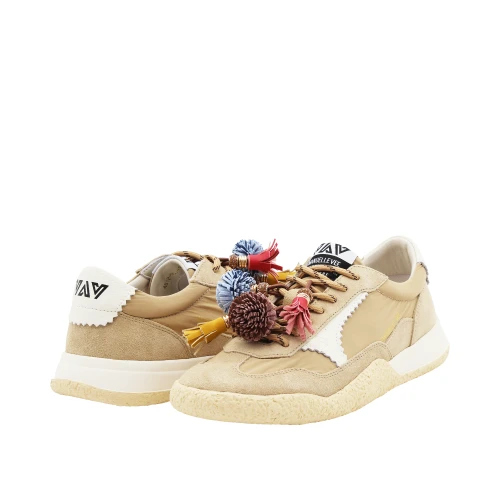 EMANUELLE VEE - Sneakers beige e bianca con charms - 2