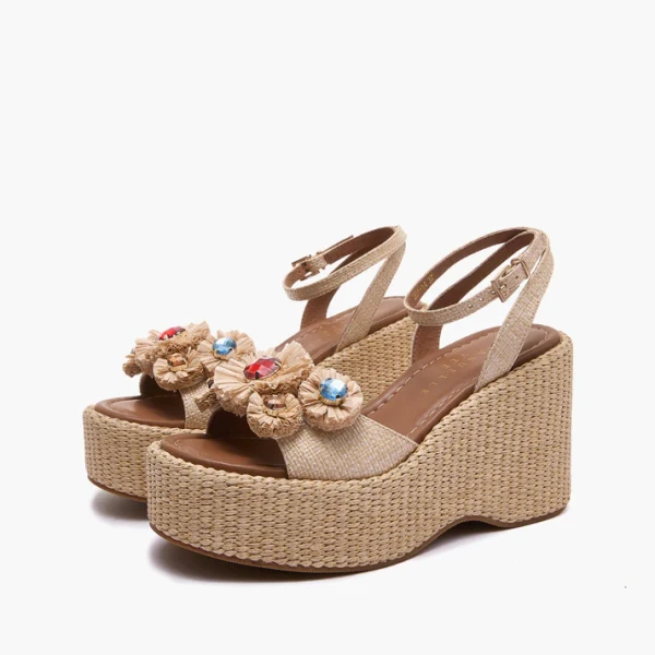 EMANUELLE VEE - Sandalo beige in raffia con pietre colorate -