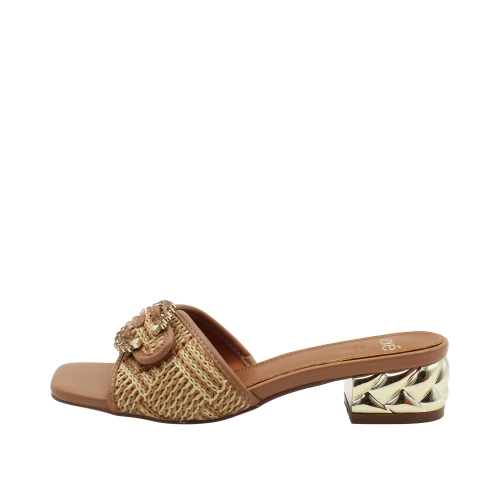 Sandalo mule in raffia con fibbia strass