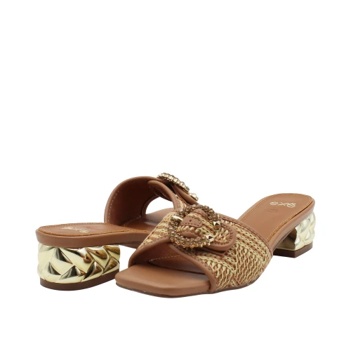 Sandalo mule in raffia con fibbia strass 2