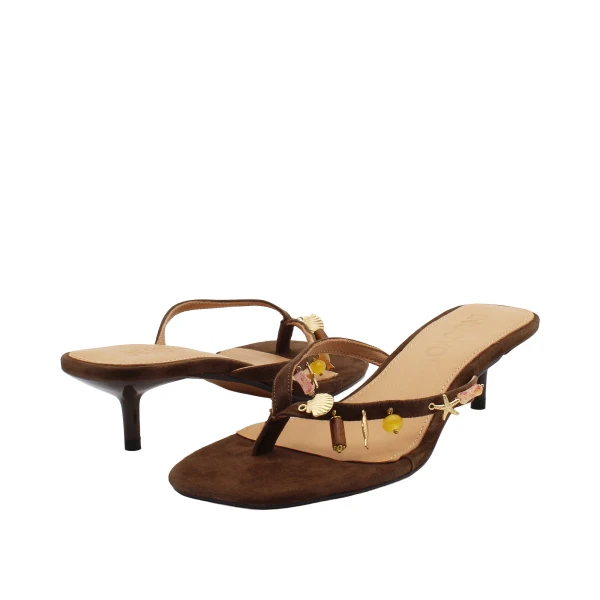 INUOVO - Sandalo infradito marrone con charms - yr6006