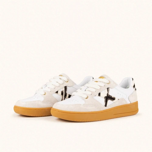 MUNICH - Sneakers bianca con cavallino - 8908133 2